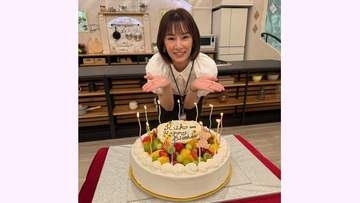 【 北川景子 】「40歳になりました」誕生日を迎える　特大ケーキに喜びの笑顔〝17歳から今日まであっという間〟