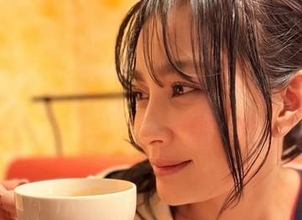 【 瀬戸朝香 】友人と食事するプライベートショットを公開「聞いてもらえるだけでいい　そんな時もあるのさ　テンキュ！友っ」