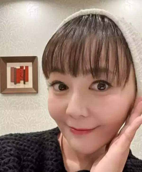 【 華原朋美 】 「前髪切った」　オフショット公開　「昨日はリハで、今日は大阪でディナーショーでした♥来てくださったお客様ありがとうございました♥」