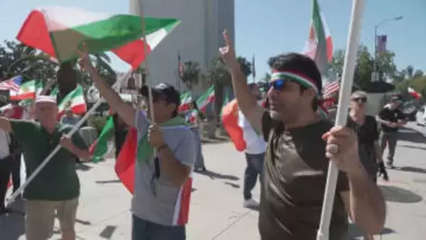 アメリカ・ロサンゼルスでイラン系住民から歓喜の声　最高指導者ハメネイ師死亡の情報受け　亡命イラン人らが体制崩壊に期待