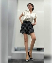 【 藤原紀香 】　美脚ショットに　ファン反響　「足長ーい」「一瞬アクスタかと」「完璧です　綺麗過ぎです」