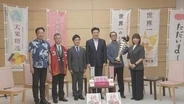 木原官房長官「難関突破は特に今の官邸に必要な言葉」　新潟・南蒲産の「難関突破米」贈呈を受け