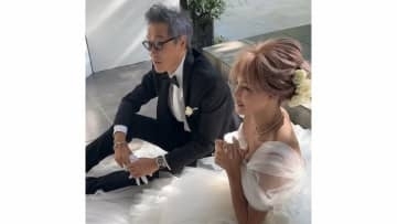 【 梅宮アンナ 】　ウェディングドレス姿を公開 「私のウェディングです　少しだけお見せ致します」夫・世継恭規さんと雑誌特集に登場