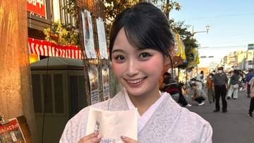 【 安井南 】水色の着物姿で「川越まつり」を満喫　 屋台のかき氷や大迫力の山車に大興奮 「おもちゃの刀がきになる」お茶目なショットも【 中川翔子の妹分 】