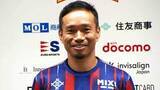 「長友佑都がFC東京で現役続行「いい父親であるために」妻・愛梨さん「子どもたちに背中で、ピッチで見せてほしい」家族の後押しで決断」の画像1
