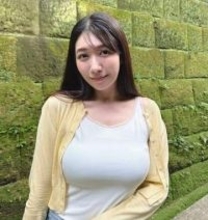 【 穂川果音 】 「ちょっと汗ばむ陽気」「イエローのカーディガンで春っぽコーデです」　オフショットに　ファン反響