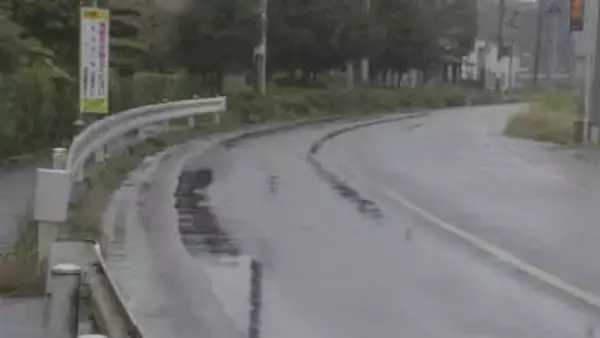 自転車に乗る男子高校生（18）に追突しそのまま逃走か　出頭してきた塗装業の男（46）をひき逃げなどの疑いで逮捕　男子高校生は意識不明のまま