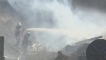 神奈川県綾瀬市の工場で火事　10棟以上が焼け発生からおよそ5時間後にほぼ消し止められる　警察が出火原因を調査