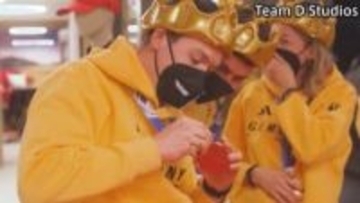 祝賀会の最中に落下…五輪メダル破損相次ぐ “留め具”原因か　窒息防止のため外れやすく