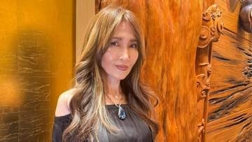 【 工藤静香 】 「愛情たっぷりのお菓子がさらに好きになりました」　台北でブラックコーデのオフショット　老舗パイナップルケーキ店訪問