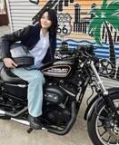 「【 彩雪 】　愛車・ハーレーダビッドソンと笑顔　「直感に素直に従ってよかった」「おかげで自分が望んだ最短スピードで今の愛車と出会うことができた！」」の画像1