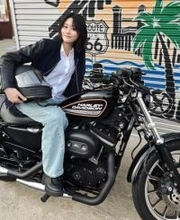 【 彩雪 】　愛車・ハーレーダビッドソンと笑顔　「直感に素直に従ってよかった」「おかげで自分が望んだ最短スピードで今の愛車と出会うことができた！」