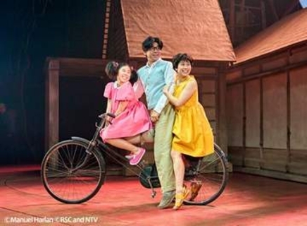 ロンドンで続く舞台「となりのトトロ」で“父親役”の日本人俳優　異国でぶつかった壁…演劇界に訪れた“変化”とは