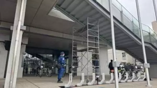 埼玉・川口市役所敷地内　塗装工事中の男性作業員（70）が転落死　高さ約3mの足場から落ちたか