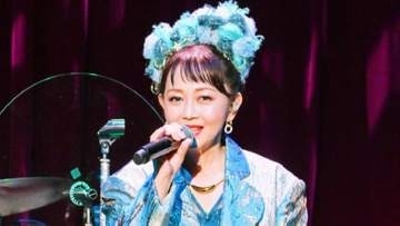 靱帯損傷【 浅香唯 】〝26日の大阪公演はほぼ座って〟　階段を降りる時に足を捻るも公演は開催〝どうぞ安心して会場に〟