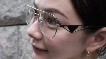 【 村重杏奈 】眼鏡にネイビートップスで知的シック「言葉遣い品質向上委員会」フォロワー称賛「スタイル最高級品」