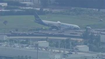 アマゾン貨物機がオーバーラン　複数の車両に衝突して炎上　少なくとも5人死亡5人けが　アメリカ・マイアミ空港