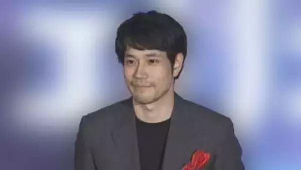 【 松山ケンイチ 】 「背中に電気走って動けなくなりました」　朝の着替え中に突然の痛み　本厄の年に　〝背中ギックリ〟を報告