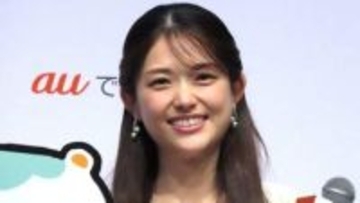 【 松村沙友理 】「私の娘に似ている」子りんご似のキャラクターを抱きかかえ「母性湧いちゃう」すっかりママの顔