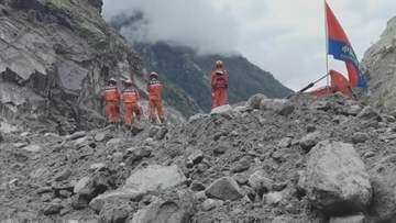 ネパールと中国の土石流　中国側の死者が43人に