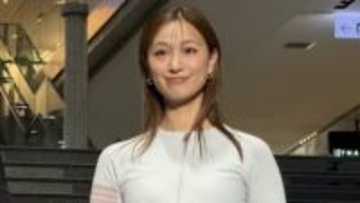 【 高橋ユウ 】フルスイングで美脚披露　〝アメージング〟な6歳長男の包容力に〝教わることが多い〟