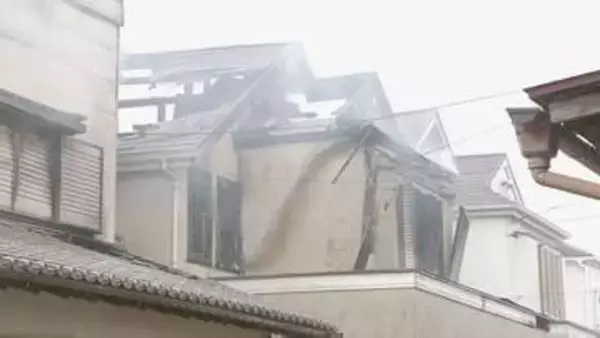 「隣の家の中から火が見える」千葉・船橋市で2階建て住宅が全焼　焼け跡から2人の遺体　住人の60代夫婦と連絡取れず