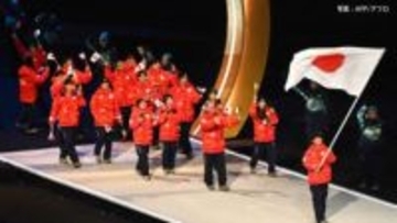 日本選手団は4か所で同時入場、旗手・森重航は笑顔、別会場では小林陵侑「ミラノの方が楽しそう...」もノリノリ行進【開会式】