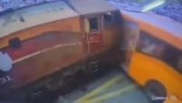 タイ・貨物列車のバス衝突事故　運転士から薬物反応「覚醒剤と大麻を…」タイ警察が拘束　バスの乗客ら8人死亡