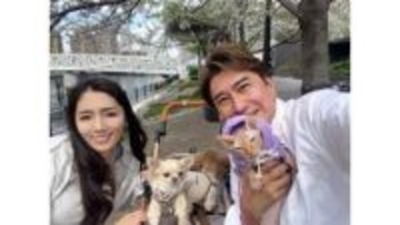【 川﨑麻世 】料理研究家の妻・花音さんの手作り弁当で愛犬・愛猫とお花見　「最後の晩餐でも食べたい」と絶賛