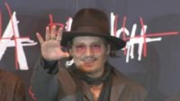 【 ジョニー・デップ 】日本滞在中もホテルで絵を描き「心配しないで、ちゃんとシャワー浴びてきた」「ちゃんときれいだよ！」