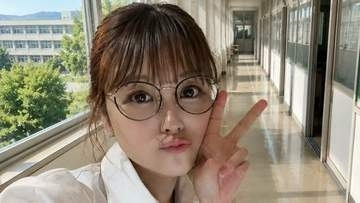 【 鈴木奈々 】38歳の誕生日を制服姿で報告に反響「女子高生やんっ」「可愛いままですね」「奇跡の３８歳」