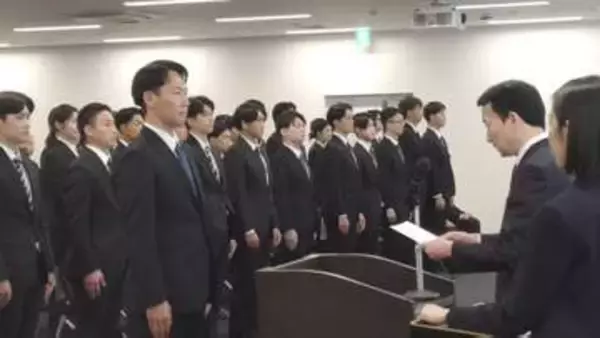 「内定式＝10月1日」の“常識”に変化も？　ANAは初めて週末にずらして開催で「学業にも配慮」　内定者ら訓練施設に集まる