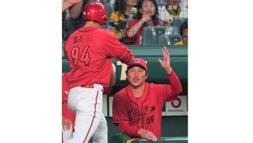 【広島】阪神に快勝 16年ぶりの借金”21”を回避！佐藤啓の5号先頭弾 敵失をつき坂倉がⅤ打＆3打点 栗林が8回途中7安打1失点の粘投7勝目