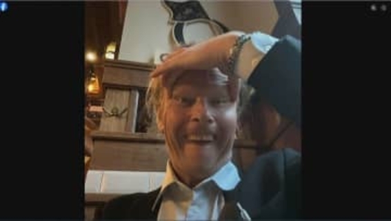 「つり目」ジェスチャー問題でフィンランド首相が日中韓に謝罪