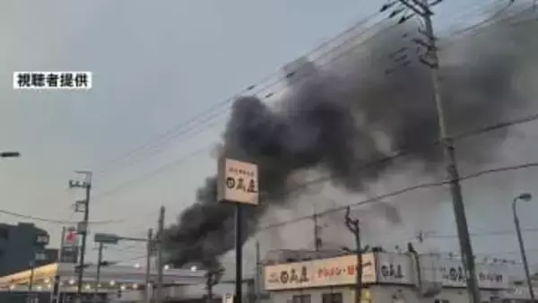 「車が燃えている」2階建て店舗兼事務所など4棟焼ける火事　東京・東大和市