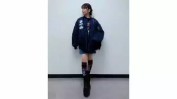 【杜このみ】　「長く大切に着たい宝物」20年前から愛するブランドのジャケットとデニムのミニスカート姿を公開