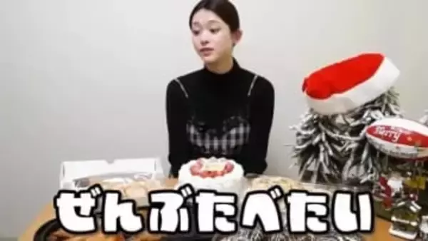 【 松村沙友理 】クリスマスもぐもぐ　5本入りチキンを「ぜんぶたべたい」ホールケーキを片手で持ち上げスプーンでパクリ