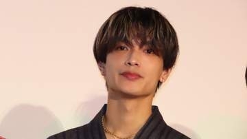 【 なにわ男子・高橋恭平 】日焼け対策で「日傘」デビュー！岩瀬洋志からのサーフィンの誘いには「来年誘って」とやんわり拒否