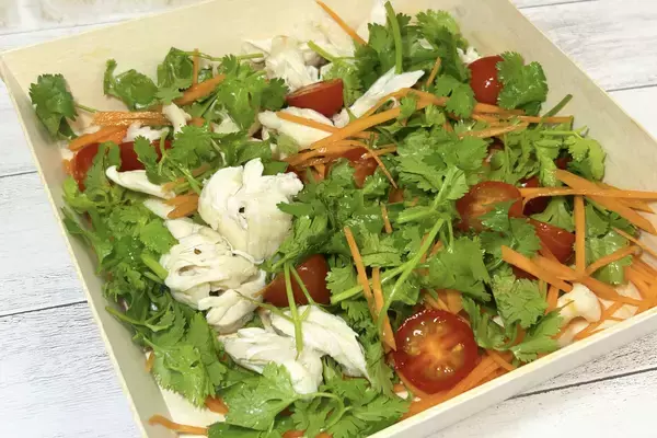 「1皿でたんぱく質が約20g摂れる！ごちそうサラダのレシピ3選！」の画像