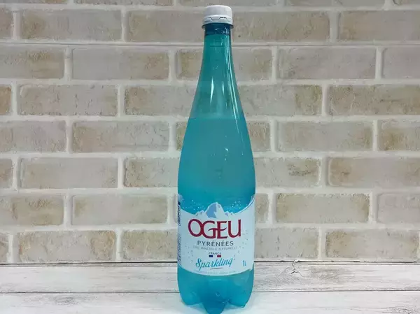 「プレーン炭酸水”２８種類”を飲み比べた結果！」の画像