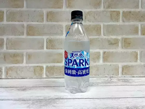 「プレーン炭酸水”２８種類”を飲み比べた結果！」の画像