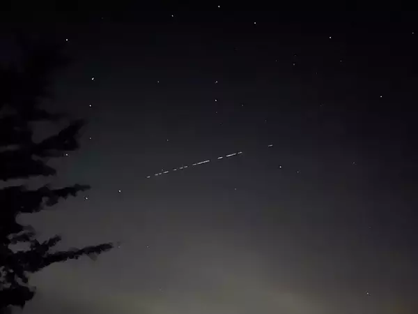 「便利さと引き換えに失われる星空　急増する人工衛星」の画像