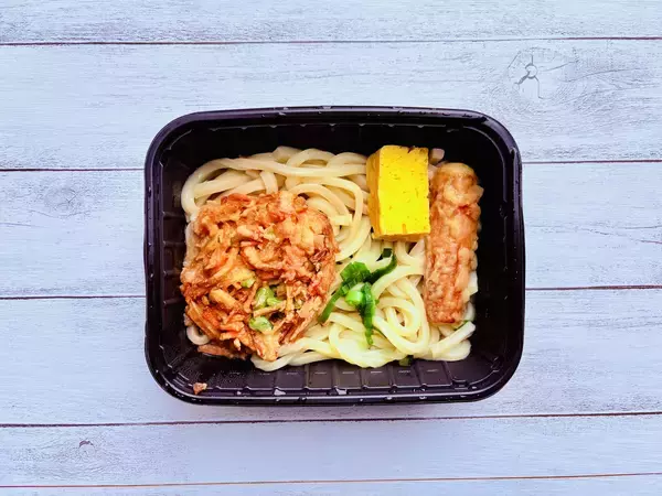 「具材に悩んだら...かき揚げ･ちくわ天も一緒に冷凍うどんワンプレートが超便利」の画像