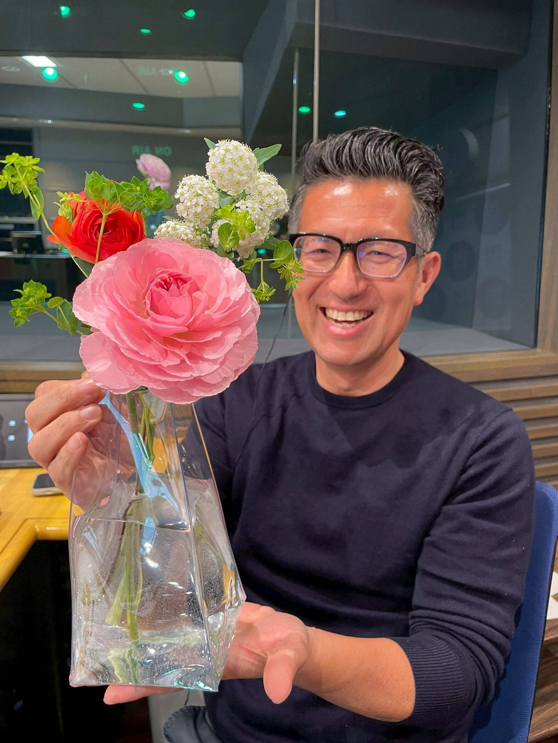 お花と一緒にプレゼント！水を入れて花瓶に変身！折りたためる花瓶コレクション