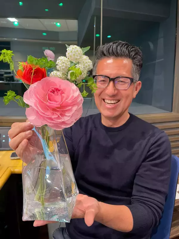 「お花と一緒にプレゼント！水を入れて花瓶に変身！折りたためる花瓶コレクション」の画像