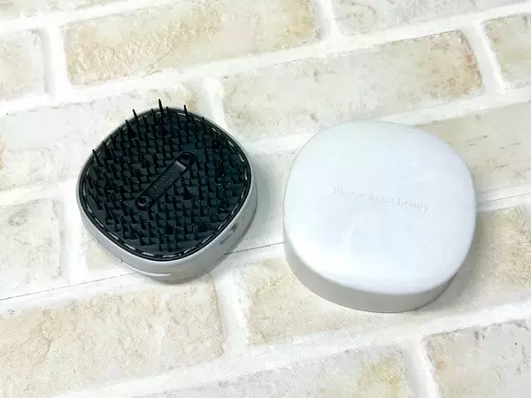 「花粉対策は住まいから！外出前に髪はブラッシング、帰宅は衣類はスチーマーで！」の画像