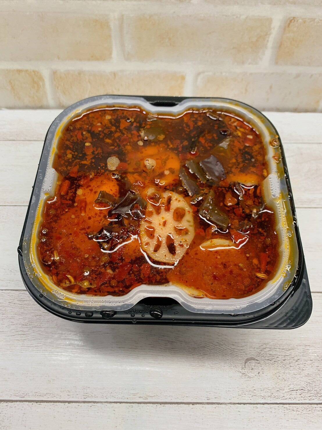 水を入れるだけ　本格的な麻辣火鍋が完成