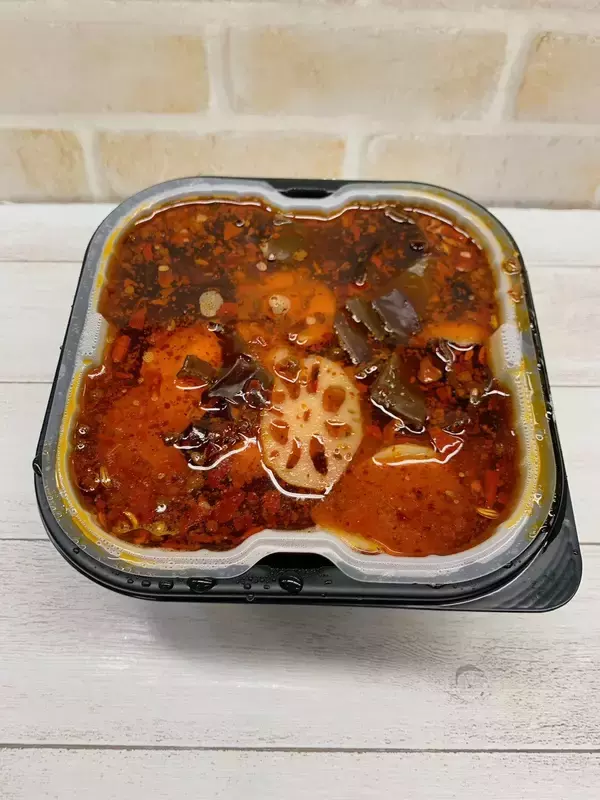 「水を入れるだけ　本格的な麻辣火鍋が完成」の画像