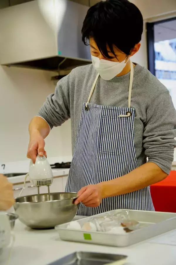 「TBS杉山真也アナが本気作った「米粉のショコラベリーロール」がすごい!!」の画像