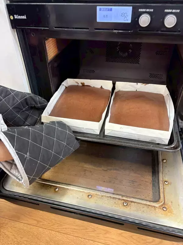 「TBS杉山真也アナが本気作った「米粉のショコラベリーロール」がすごい!!」の画像